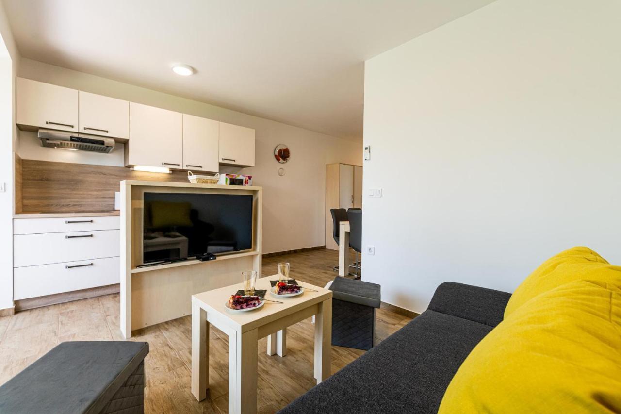 Apartmaji Banonia Verzej Exterior photo