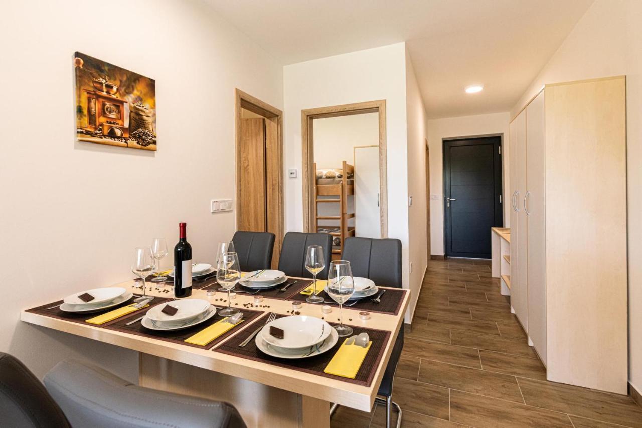 Apartmaji Banonia Verzej Exterior photo