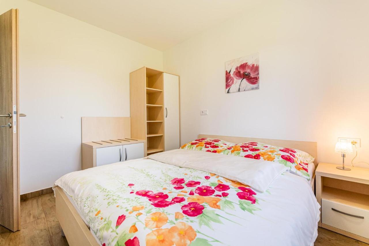 Apartmaji Banonia Verzej Exterior photo